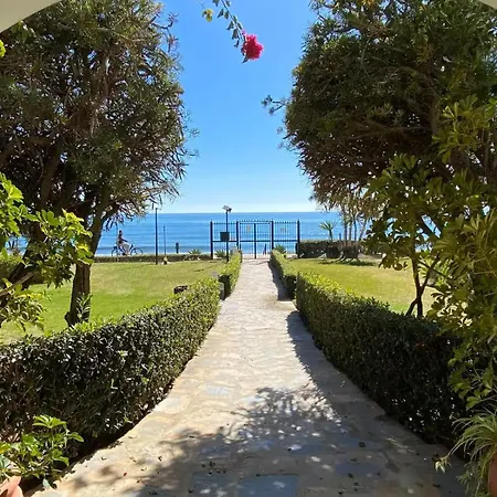 Hacienda - Primera Linea De Playa, Piscinas Y Jardines Tropicales Apartment Estepona